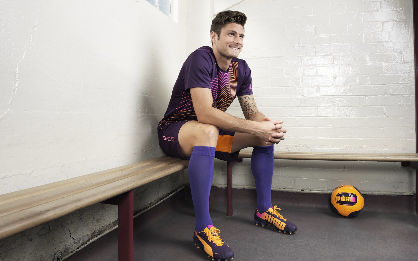 -中国足球的场地设施建设标准化方案实施，我国足球场地设施建设的现实困境及其破解对策