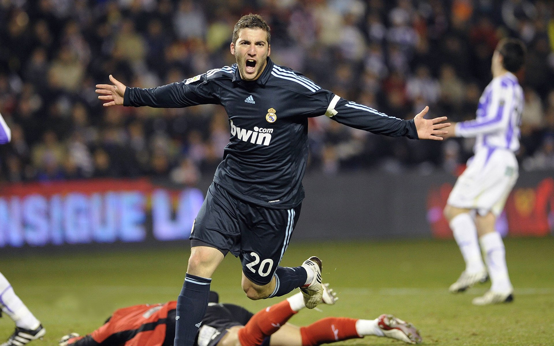 中超联赛吸引更多国际知名球员，中超联赛球员名单